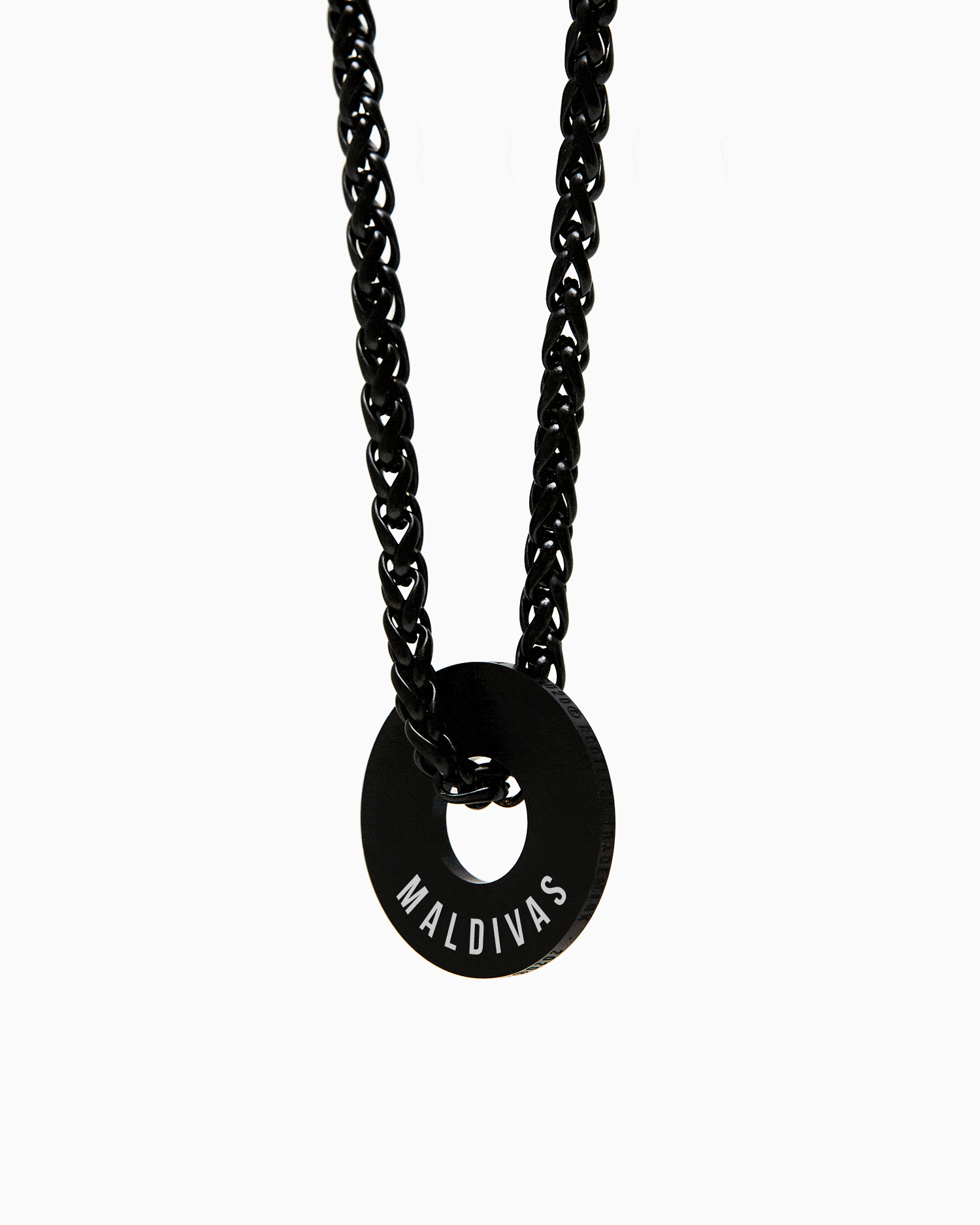 Anilla® negra con MALDIVAS grabado, montada en la cadena Native