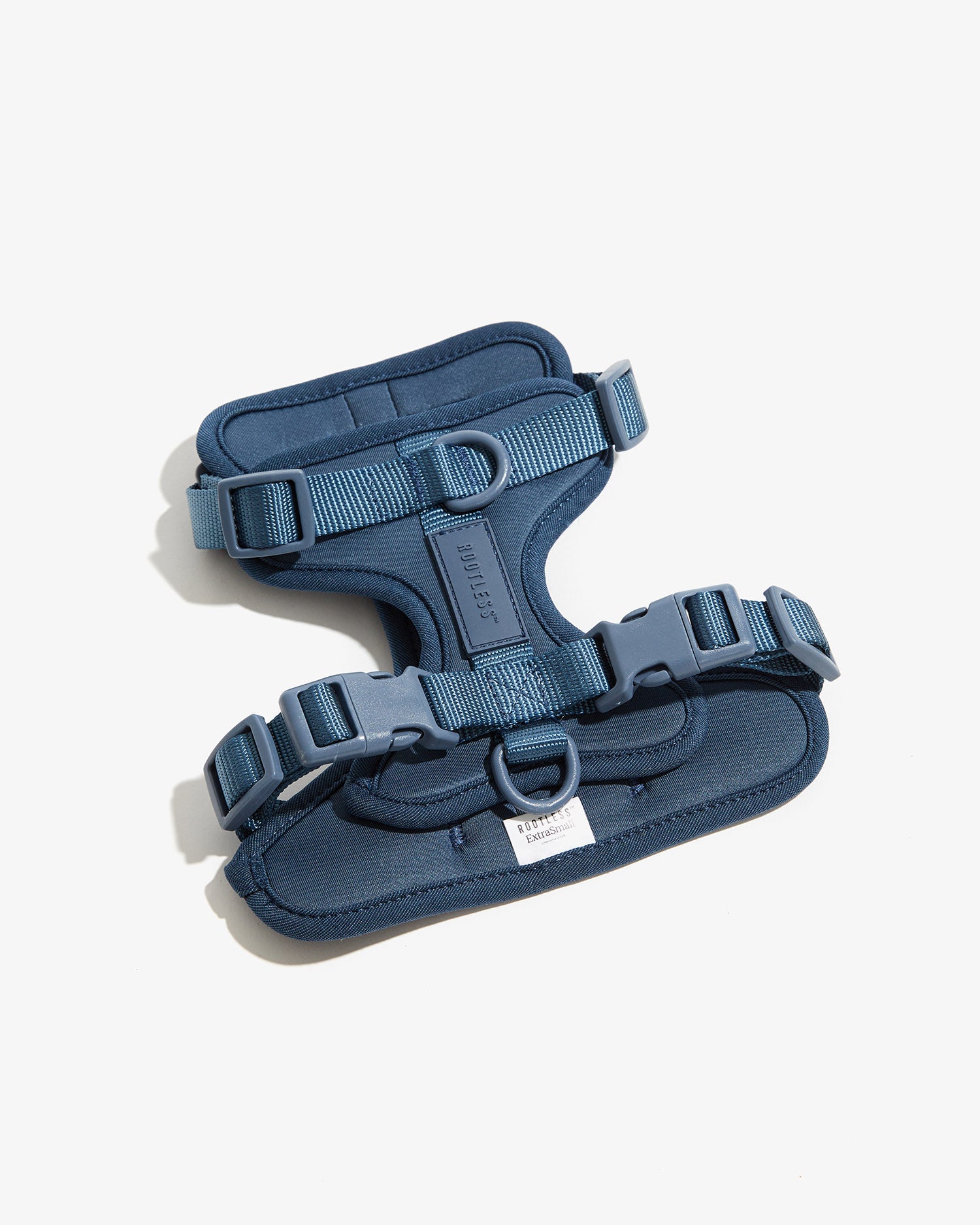 Arnés EasyFlex™ azul acolchado con hebillas y anilla en D sobre fondo claro