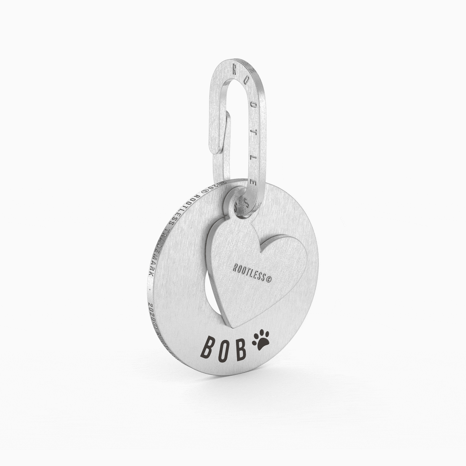 Placa PetID® en acero con charm de corazón y el nombre BOB grabado