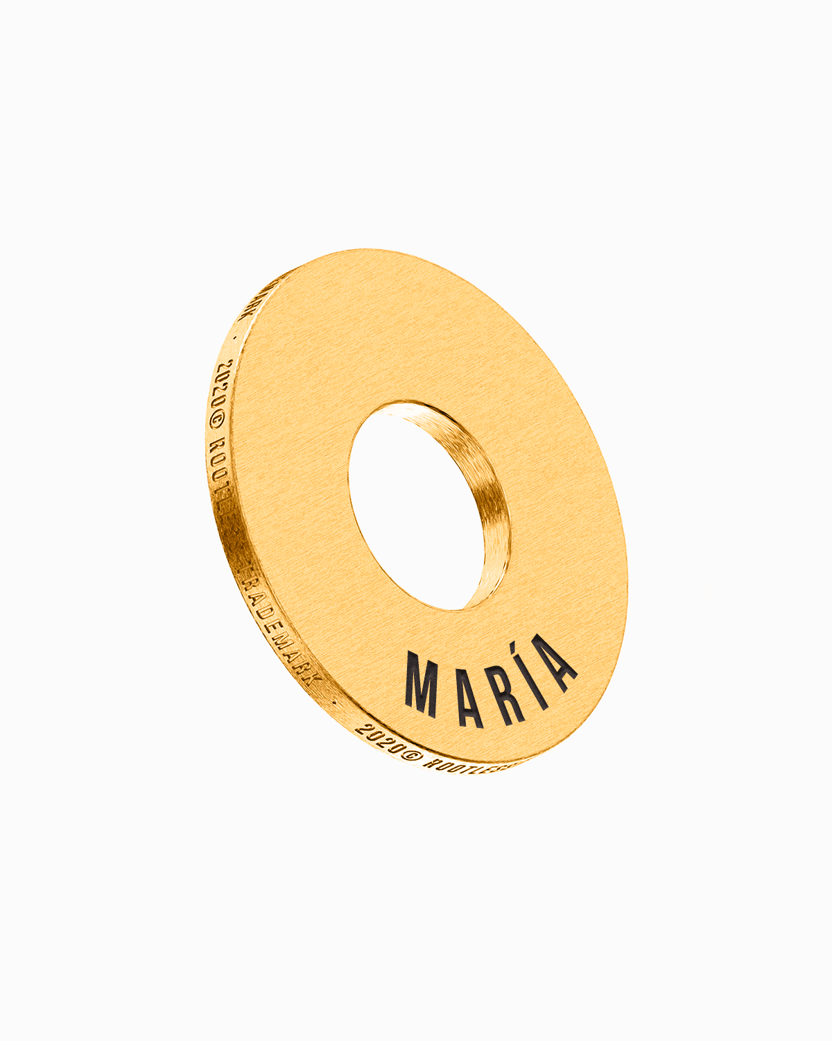 Anilla® dorada con el nombre MARÍA grabado en el contorno, en perspectiva