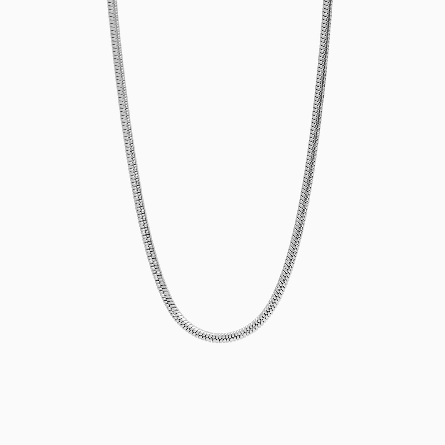 Collar Boa® en acero extendido en curva, mostrando el eslabón tipo serpiente