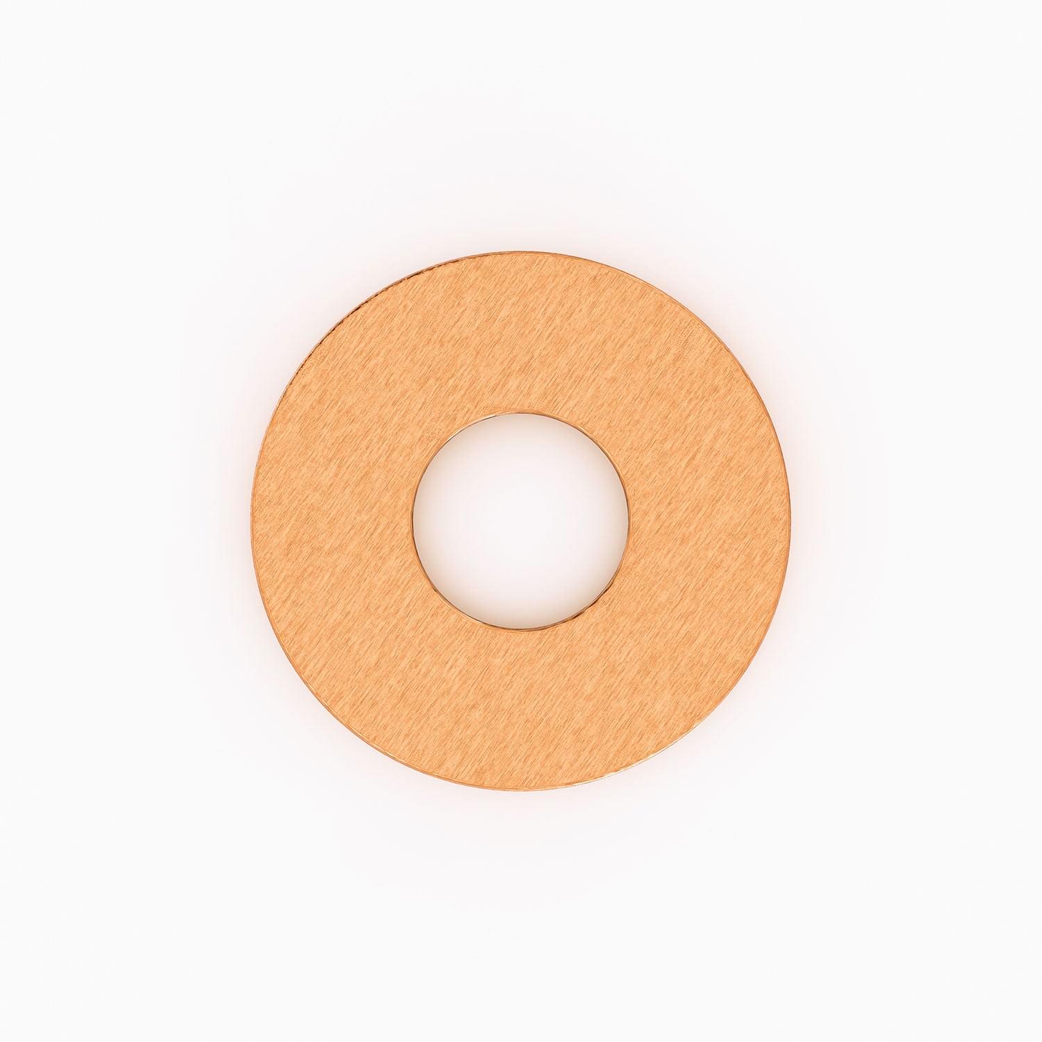 Anilla® en oro rosa sin grabar, vista de frente sobre fondo claro