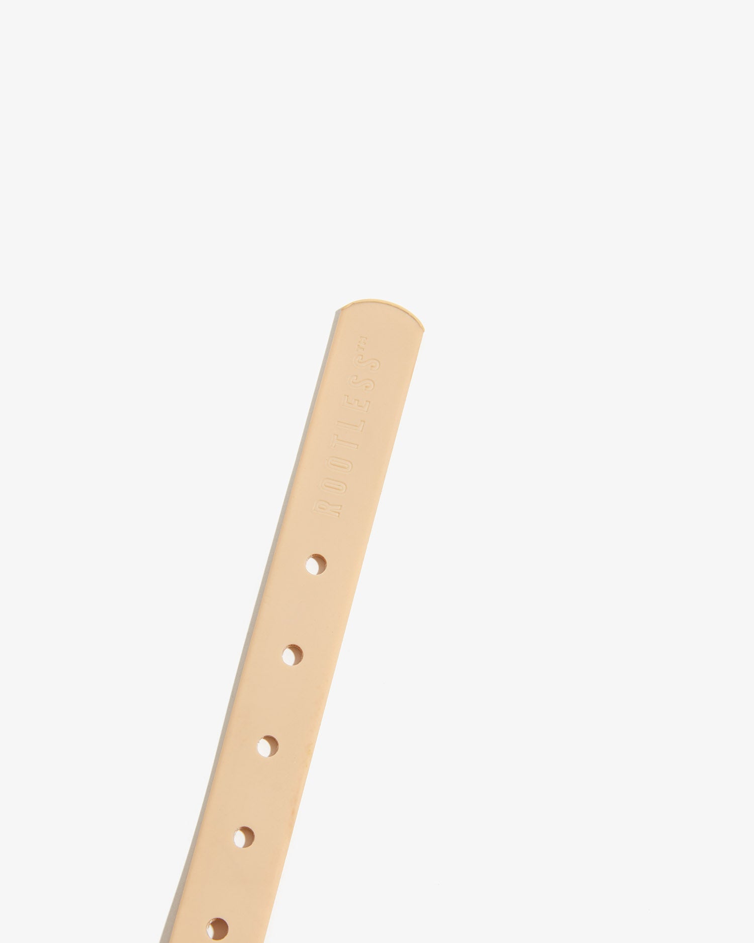 Tira del collar EasyFlex™ nude extendida mostrando los orificios de ajuste