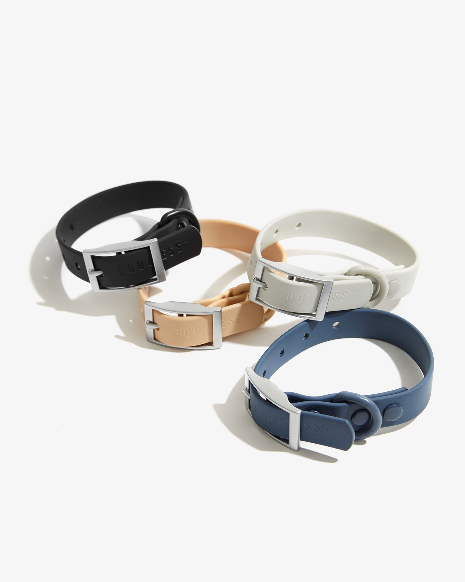Gama de collares EasyFlex™ en negro, nude, stone y azul agrupados