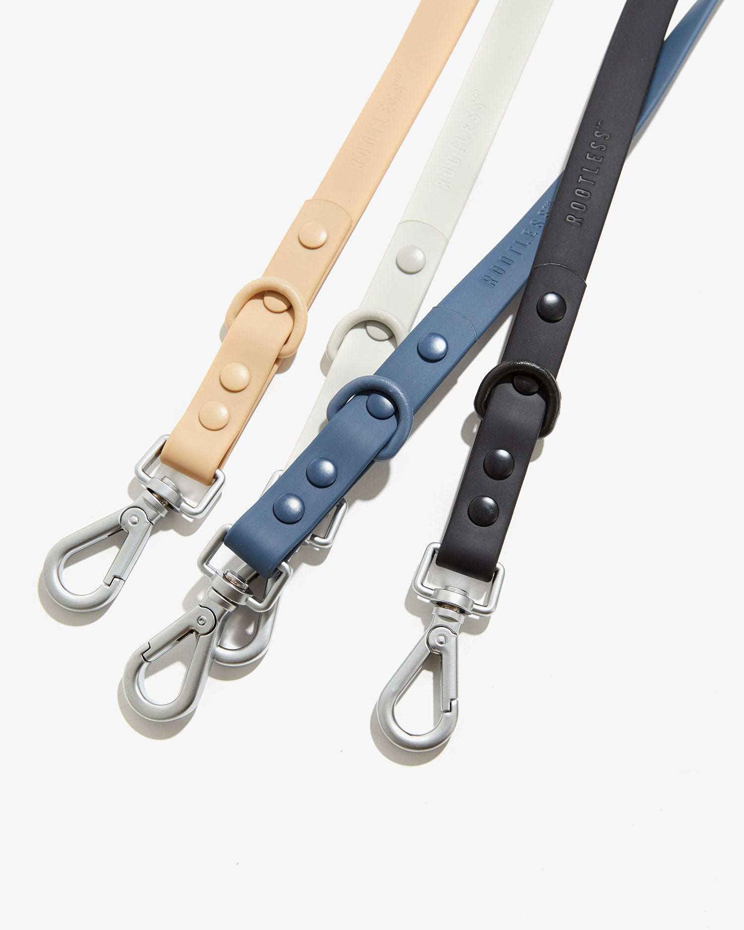 Cuatro correas EasyFlex™ en nude, stone, azul y negro con mosquetones plateados
