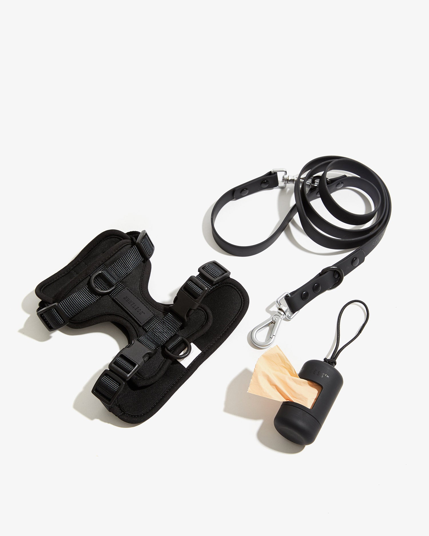 Kit Paseo EasyFlex™ negro con arnés acolchado, correa enrollada y portabolsas