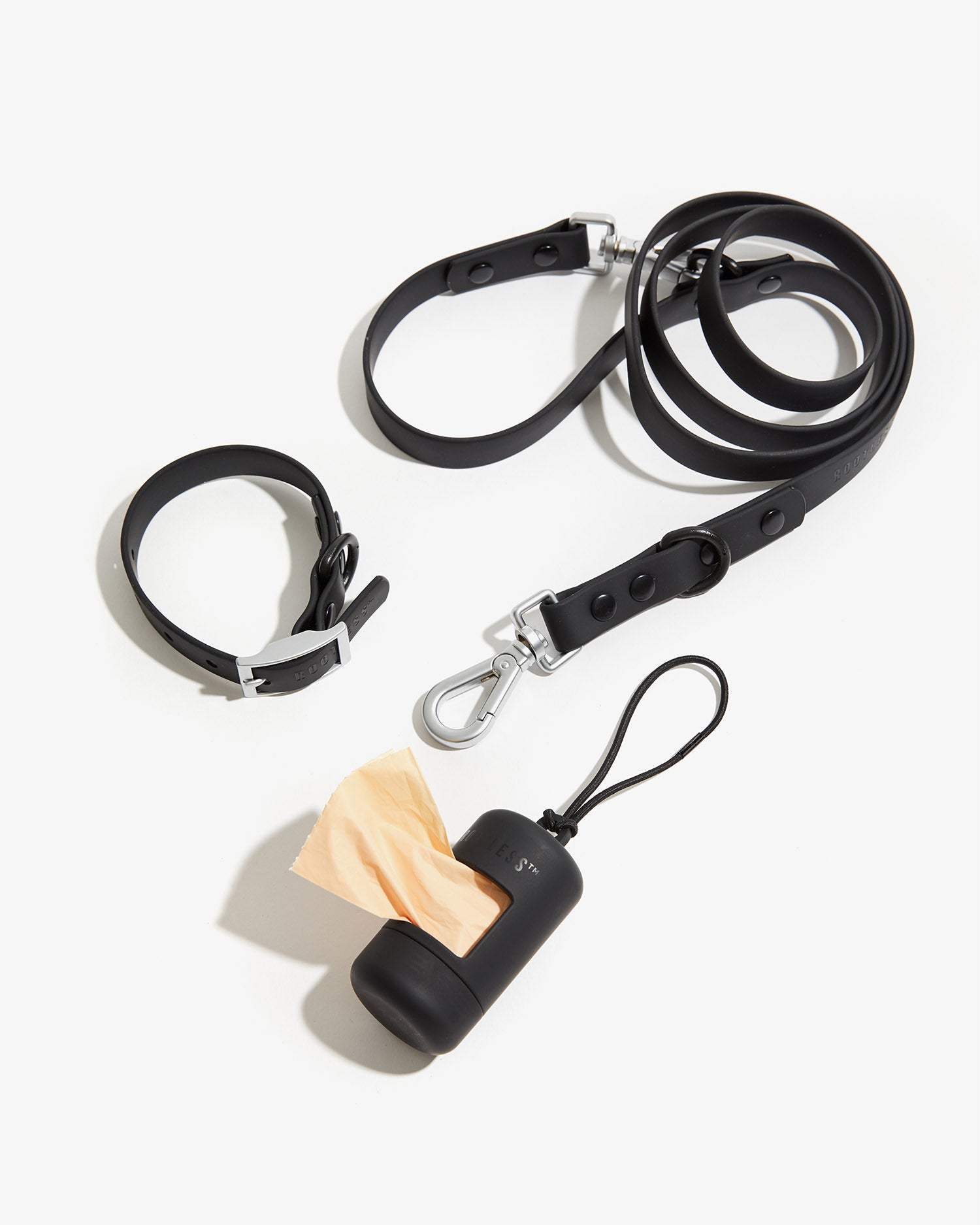 Kit Paseo EasyFlex™ negro con collar, correa enrollada y portabolsas